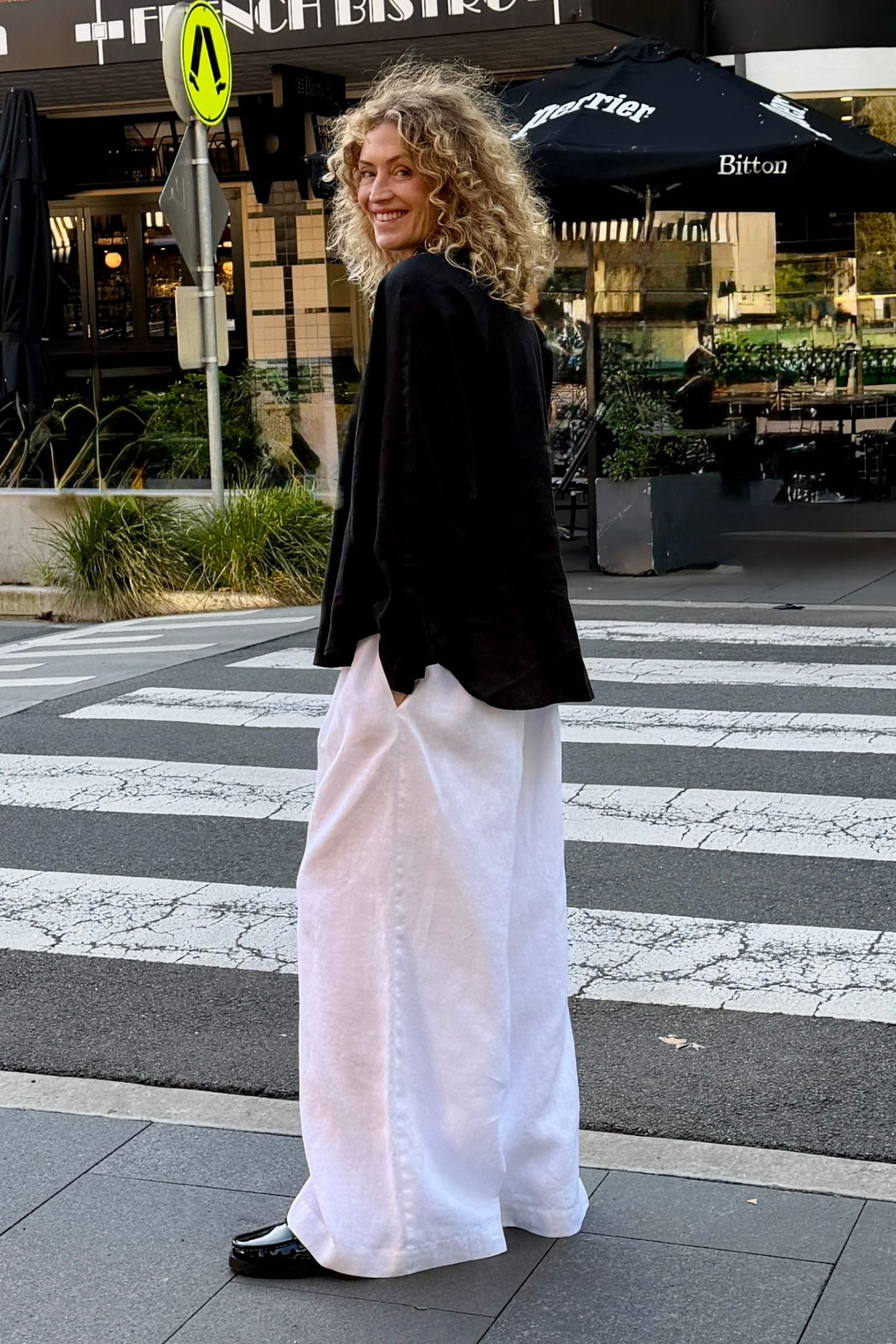 Eira black linen shirt side view.